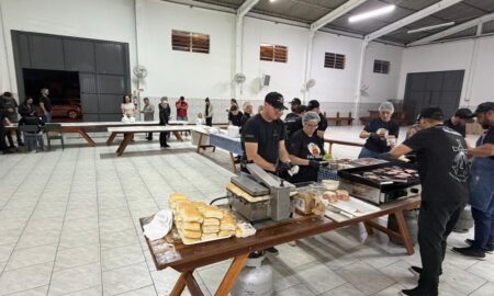 Grupo Amigos pela Fé supera expectativas e vende mais de 900 X-Saladas