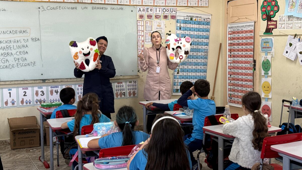 Alunos da rede municipal recebem orientações sobre cuidados com a saúde bucal 