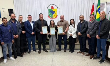 Câmara homenageia atletas classificados para o Mundial de Powerlifting na Polônia