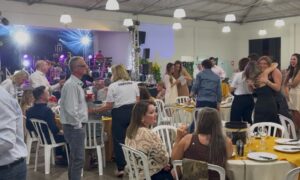 Primeiro Jantar Dançante da APAE supera expectativas e conquista o público