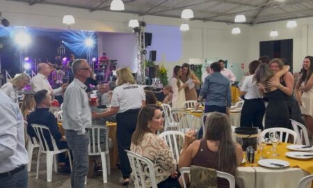 Primeiro Jantar Dançante da APAE supera expectativas e conquista o público