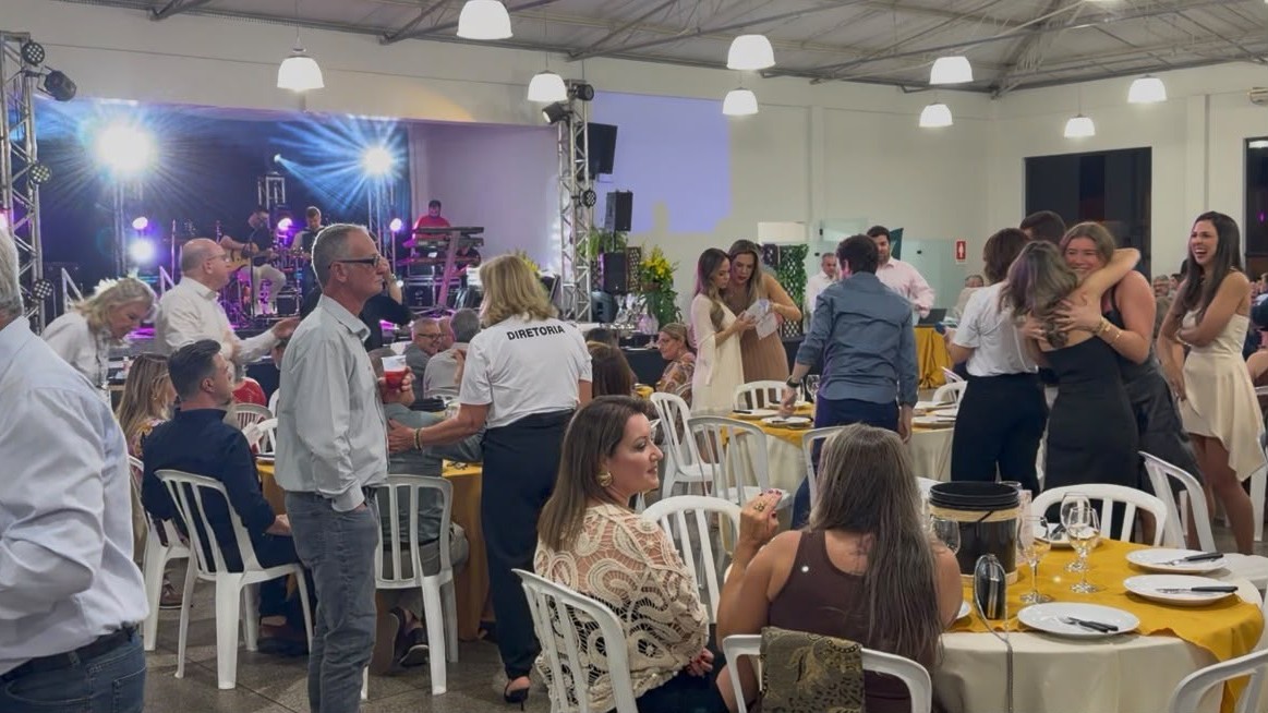 Primeiro Jantar Dançante da APAE supera expectativas e conquista o público