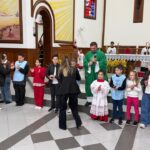 Missa com as Crianças tem participação dos pequenos na Igreja Matriz São Roque 12 Missa com as Crianças tem participação dos pequenos na Igreja Matriz São Roque