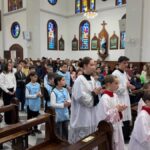 Missa com as Crianças tem participação dos pequenos na Igreja Matriz São Roque 4 Missa com as Crianças tem participação dos pequenos na Igreja Matriz São Roque