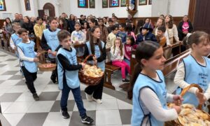 Missa com as Crianças tem participação dos pequenos na Igreja Matriz São Roque