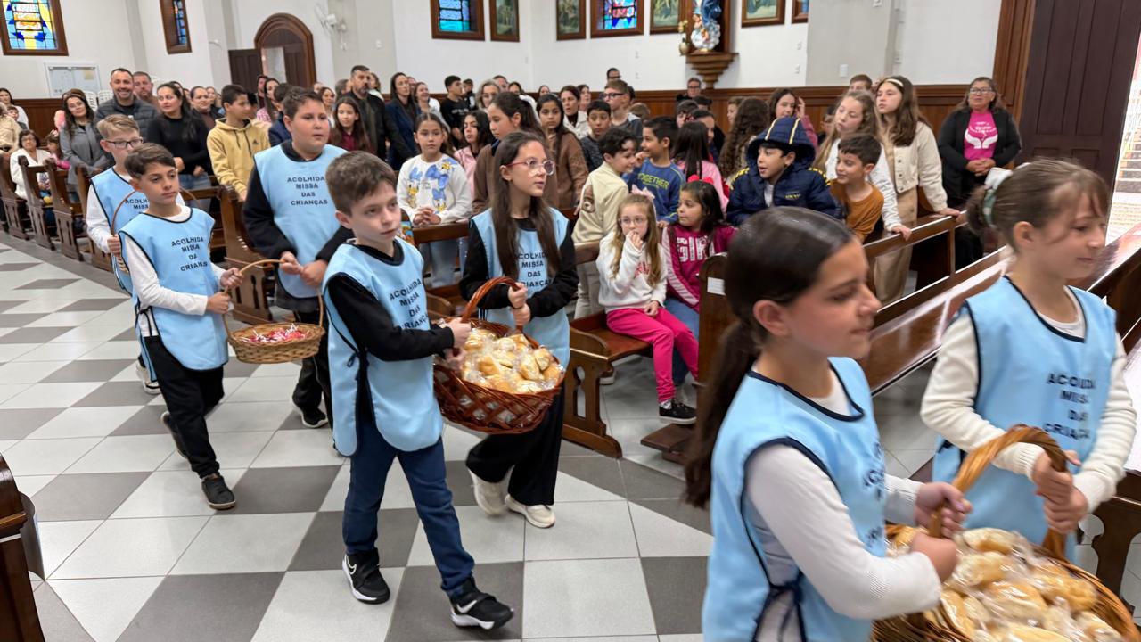 Crianças são protagonistas em Missa especial na Igreja Matriz São Roque em Morro da Fumaça