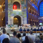 Padre Daniel Zilli concelebra missa no Santuário Nacional de Nossa Senhora Aparecida