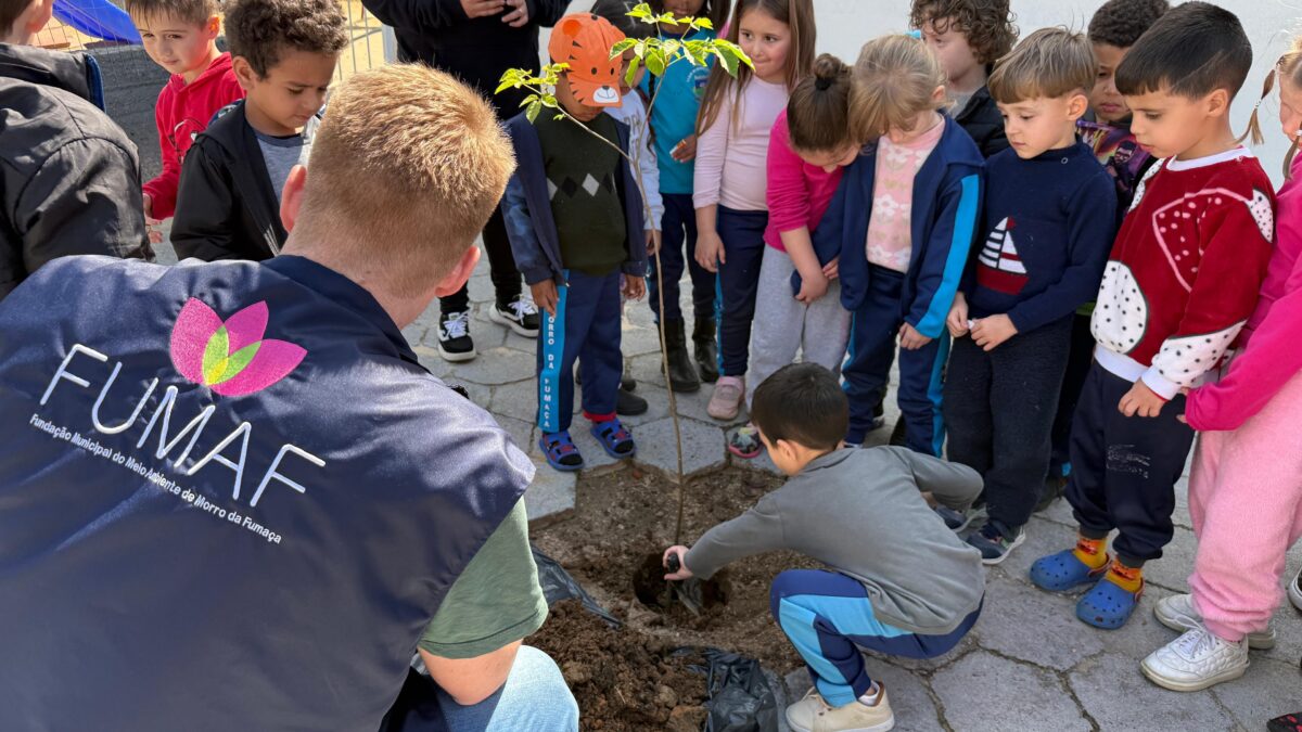 Semana do Dia da Árvore: Fumaf mobiliza alunos da rede municipal em ações de educação ambiental