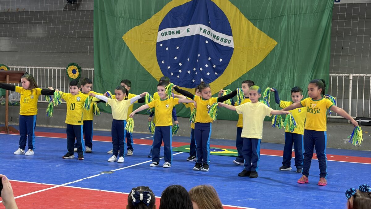 Morro da Fumaça inicia programação da Semana da Pátria com participação das escolas