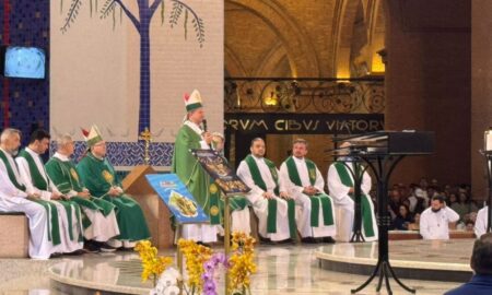 Padre Daniel Zilli concelebra missa no Santuário Nacional de Nossa Senhora Aparecida