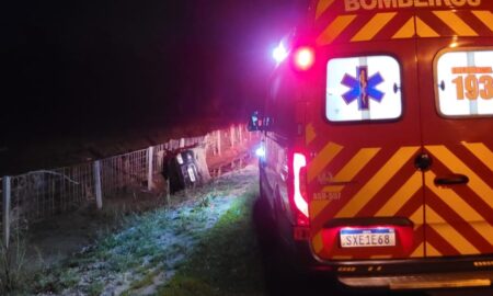 Acidente mobiliza Bombeiros e PM na madrugada deste sábado em Morro da Fumaça