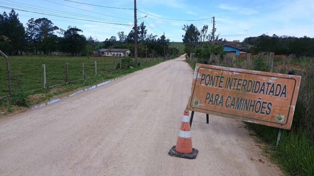 Ponte entre Morro da Fumaça e Içara é interditada para veículos pesados 