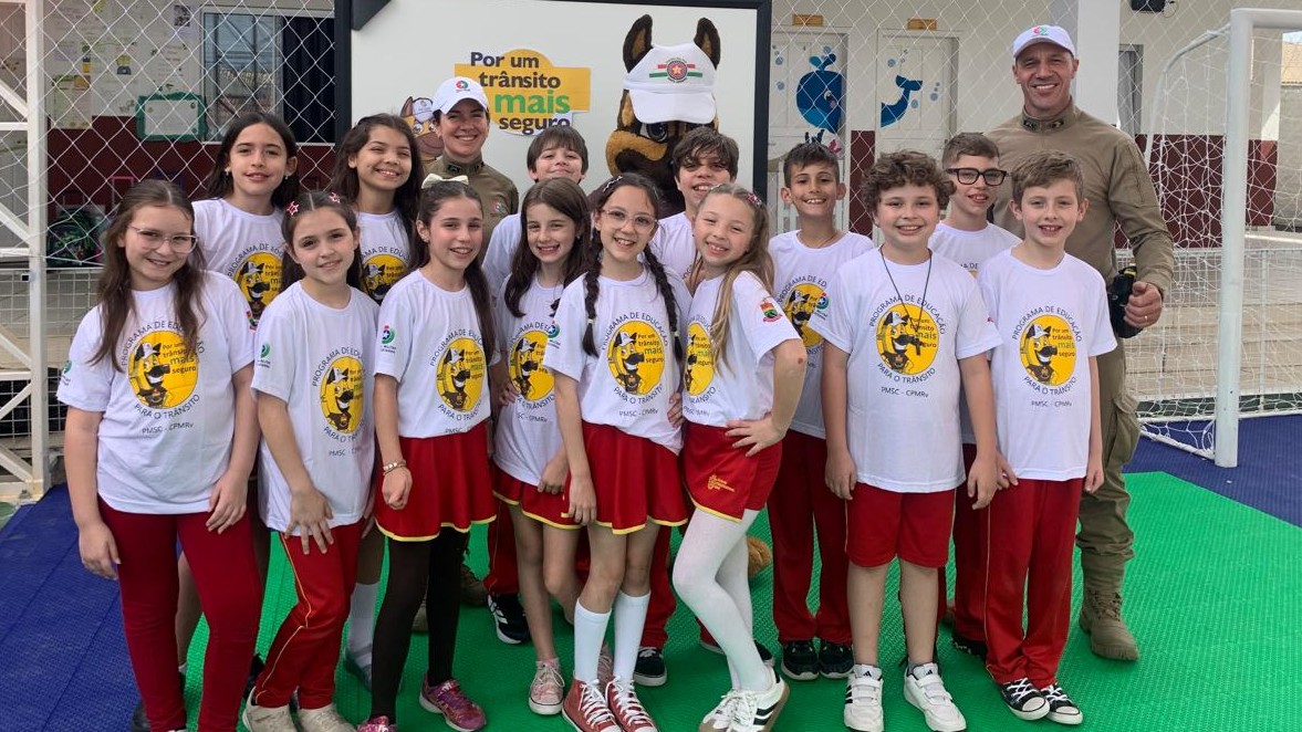 Alunos do 4º ano do Centro Educacional Davi concluem programa de educação para o trânsito