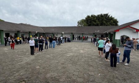 Filas e demora marcam a votação no maior Colégio Eleitoral de Morro da Fumaça