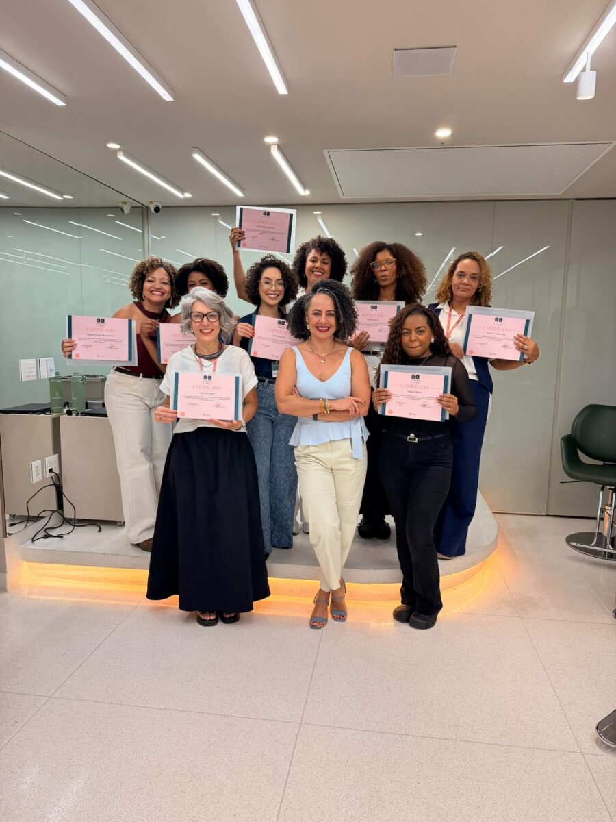 Evelyn Jesuino participa de especialização em cabelos cacheados e crespos com Mabel Garcia, em Belo Horizonte 2 Evelyn Jesuino participa de especialização em cabelos cacheados e crespos com Mabel Garcia, em Belo Horizonte