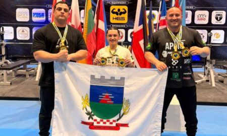 Trio fumacense conclui participação no Mundial de Powerlifting na Polônia com novas conquistas