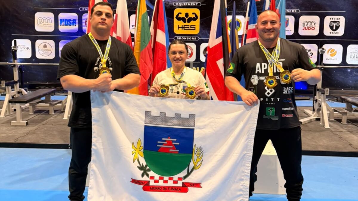 Trio fumacense conclui participação no Mundial de Powerlifting na Polônia com novas conquistas