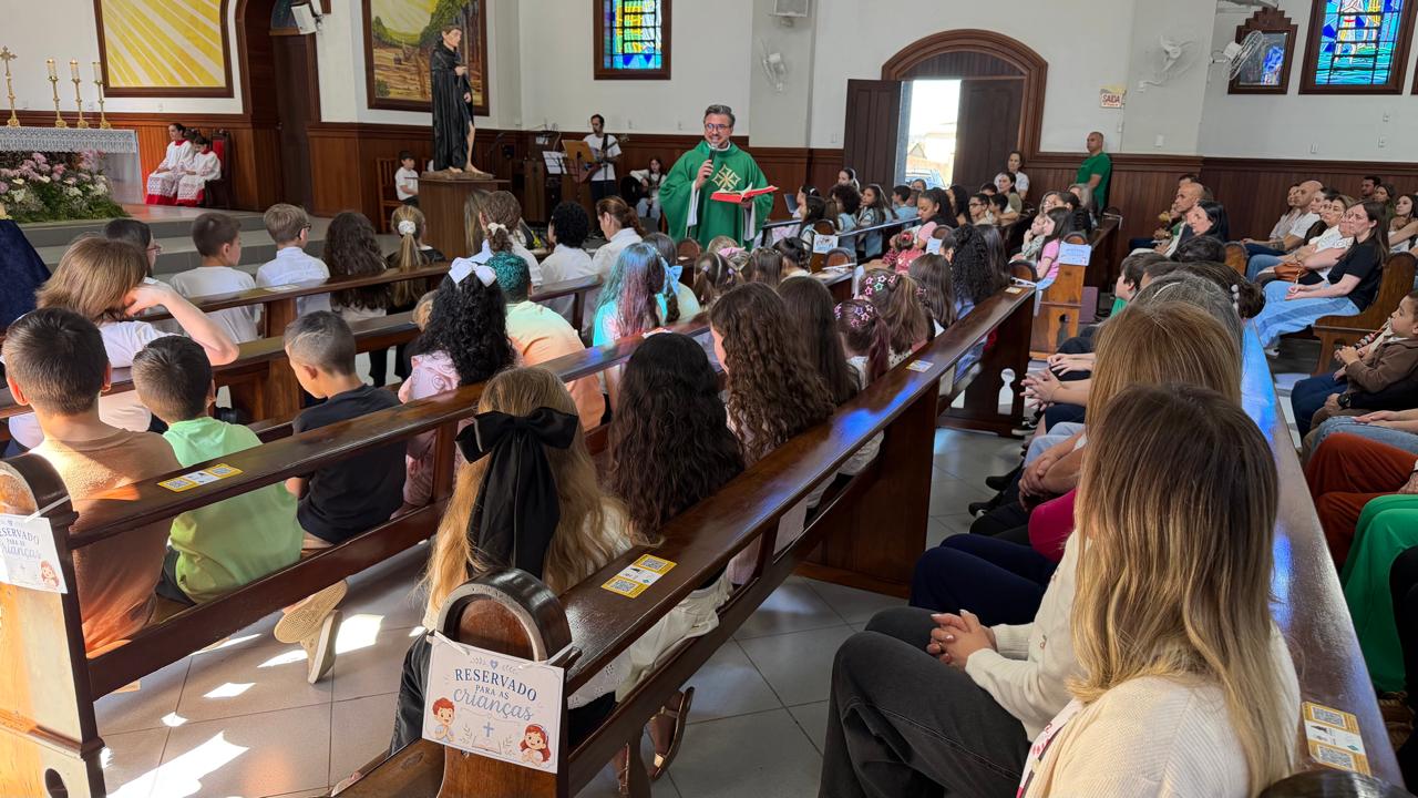 Missa com as Crianças lota Igreja Matriz São Roque em Morro da Fumaça