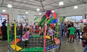 Missa com as crianças terá brinquedos e lanches neste sábado na Igreja Matriz São Roque