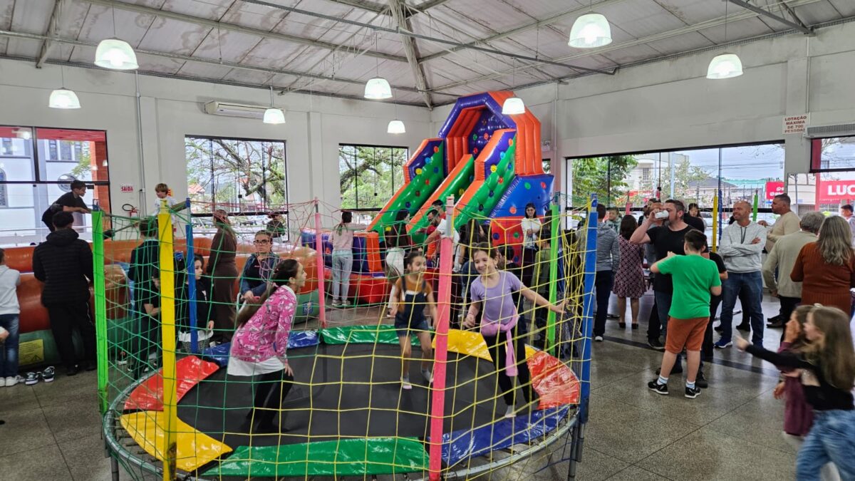Missa com as crianças terá brinquedos e lanches neste sábado na Igreja Matriz São Roque