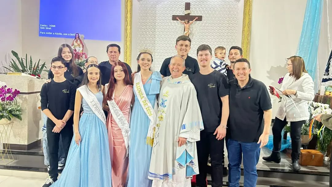 Eleitas rainha e princesas da Festa de Nossa Senhora Aparecida de Mina Fluorita