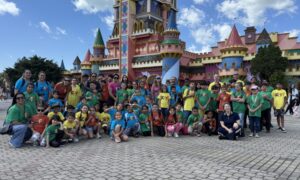 Crianças e adolescentes de Morro da Fumaça vivem dia especial no Beto Carrero World