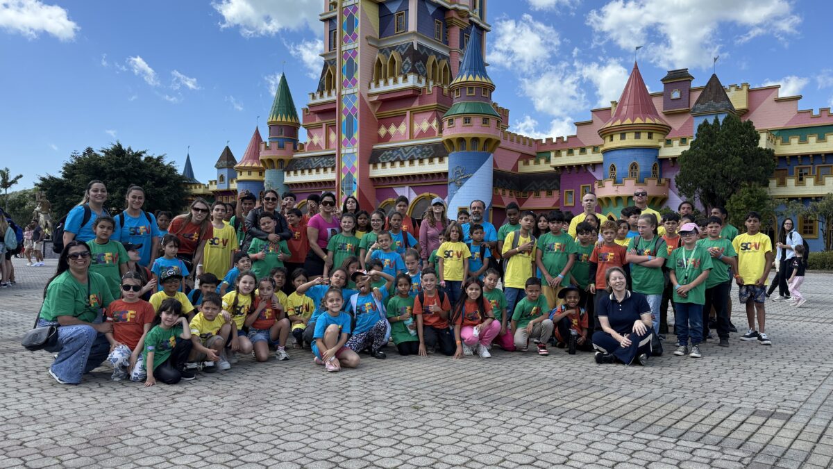 Crianças e adolescentes de Morro da Fumaça vivem dia especial no Beto Carrero World