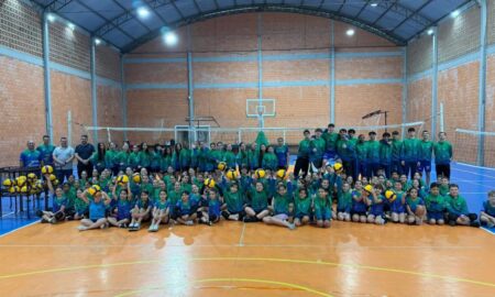 Associação Voa Vôlei de Morro da Fumaça recebe novos equipamentos e uniformes