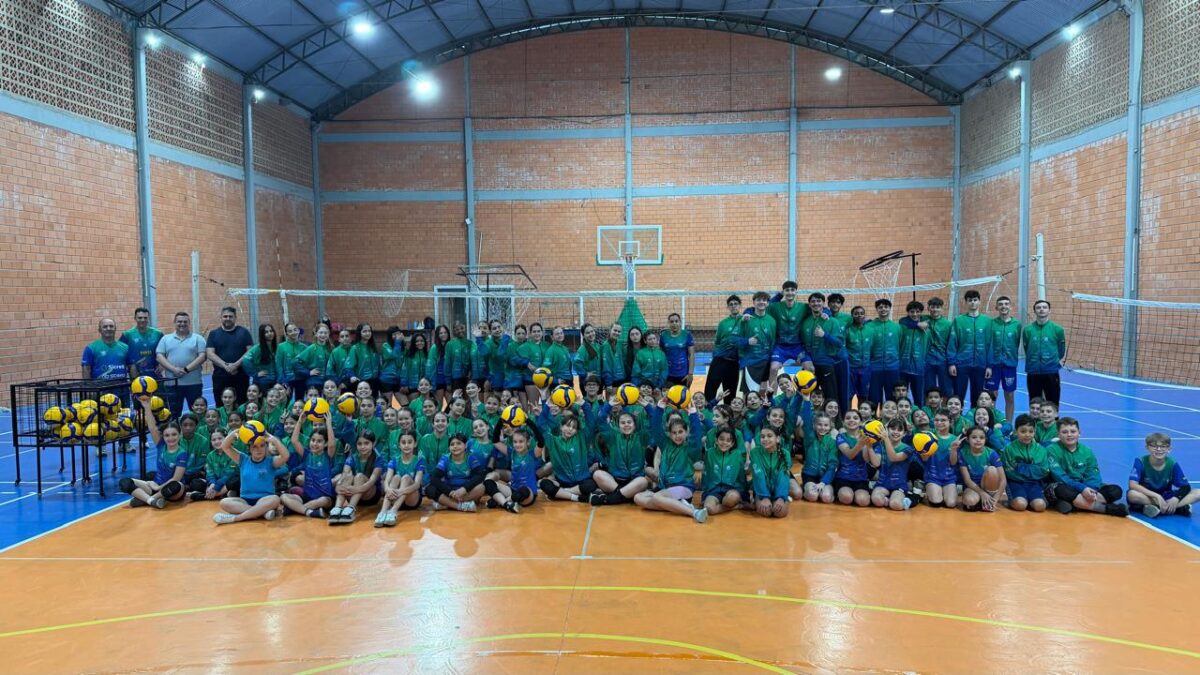 Associação Voa Vôlei de Morro da Fumaça recebe novos equipamentos e uniformes