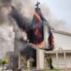 Incêndio atinge Igreja Matriz de Treze de Maio na manhã deste domingo