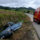 Colisão entre carro e caminhão deixa motorista ferido